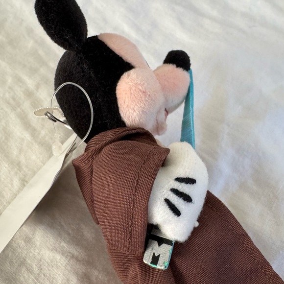 Tokyo Disney Star Wars Jedi Knight Mickey Mouse Key Chain Pin Badge/Bag Charm - Picture 6 of 7